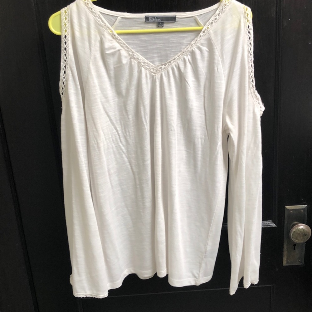 89th & Madison cold shoulder top